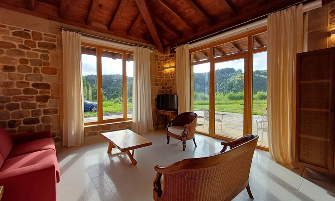 Ea House | New apartment with garden in a rural house with sea views