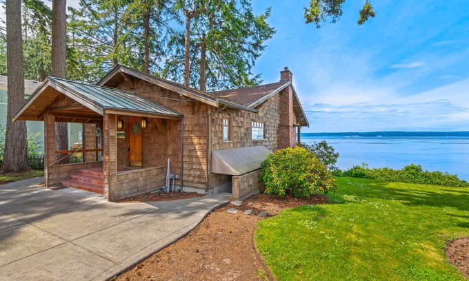 Snohomish County Cottage | NEW: Beautiful Bungalow on Warm Beach Puget Sound