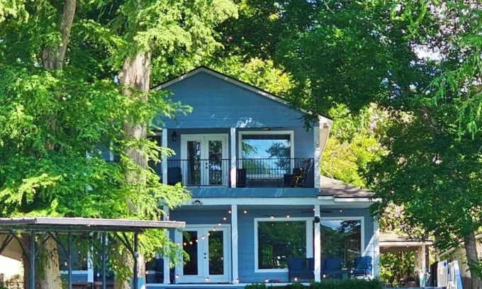 New Braunfels House | New Braunfels Lakefront Escape: 4,000 Sq Ft Home with Private Dock & Fun