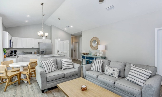 Ono Island House | New Build w/4 Beach Cruisers | Pet Friendly w/Fenced Yard & Fire Table |Playground |Minutes to Beach