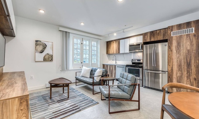 Downtown Vancouver Apartment | NEW BUILDING -Pet Friendly 2 BR @ 1170 Barclay