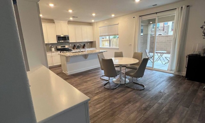 Roseville House | New Built*pet*corp/insurance Housing*24/7 access