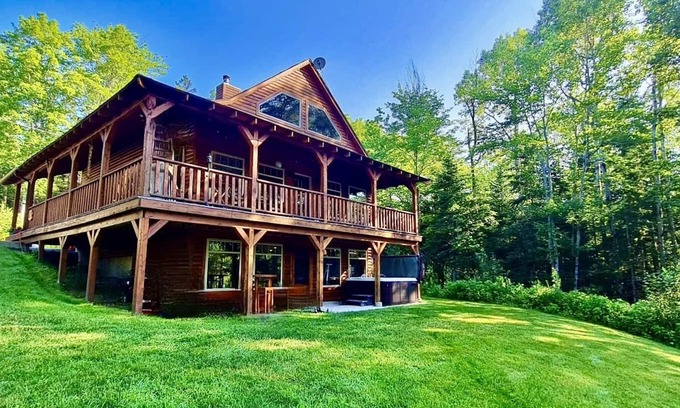 Red Bank Cabin | NEW Cast Away Grand Lodge. 4 - Bedroom with Hot Tub