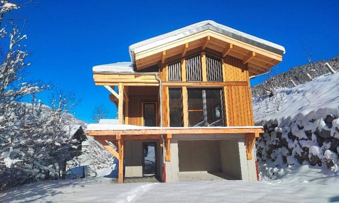 Le Biot Ski Chalet | NEW chalet sleeps 10, large living room, 1 games room (pool, table soccer, darts)