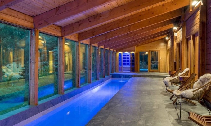 Hailey Ski Chalet | NEW! Chalet with private Pool, Hottub, and Sauna!