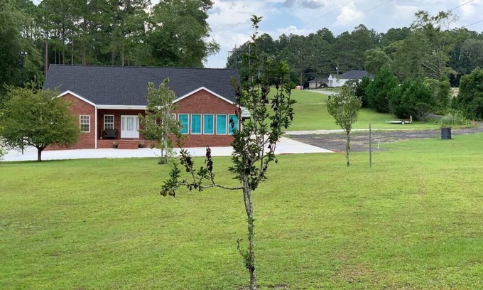 Waycross House | New, charming, and spacious Troopers Getaway/5 minutes to down town.