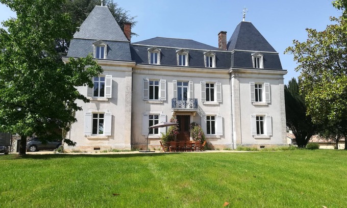 Eglise-Neuve-de-Vergt House | New Church Manor of Vergt