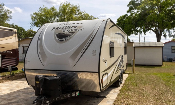 Zephyrhills House | New Colman caravan