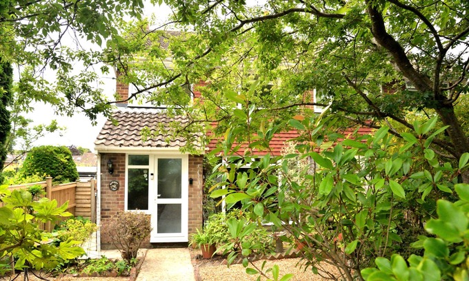 Alresford House | NEW! Cosy house, a train spotter's delight