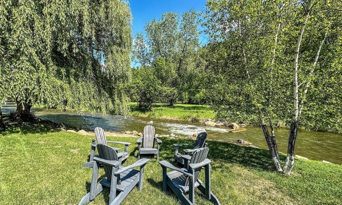 Colonial Pine Hills House | New! Creekside Estate in Magic Canyon
