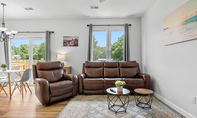 Boiling Springs House | New duplex; sleeps 6! Pet friendly! Perfect for traveling medical and families!