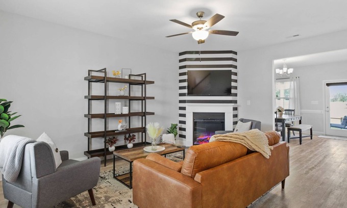 Cape Fear House | NEW~Extended Stay: Insurance, Military, Moves & Corporate Clients