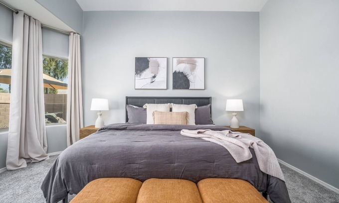 Villages At Queen Creek House | New Family Relaxation Golf, Pool, Yard Games ~15min to bell bank park and mesa ✈