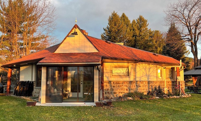 Bristol Hills House | NEW! Finger Lakes Mtn Retreat~Game Room~4BR/4BA~Family & Pet Friendly