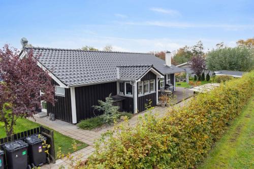 Dannemare House | New Holiday Home Close To The Beach