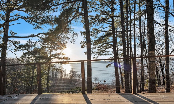 Moodys Cabin | NEW! Lakefront Escape on Lake Hudson