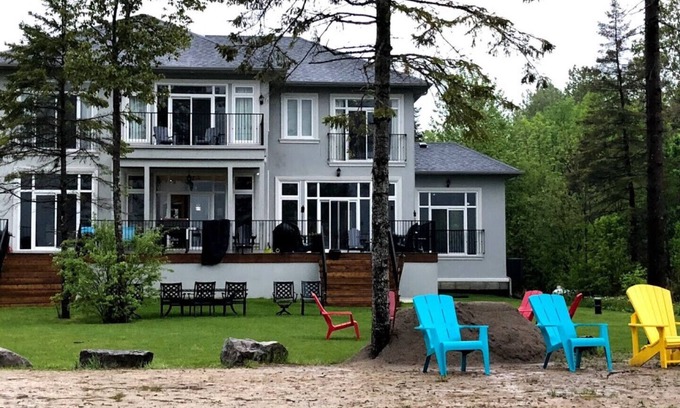 Bobcaygeon House | New Lakehouse on Private Sandy Beach, 5 Minutes from Bobcaygeon, Plenty of Toys