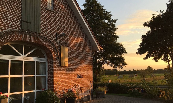 Dangastermoor Apartment | NEW/Landhaus Grandma Muh with 2 exclusive apartments a. very large property/near Dangast