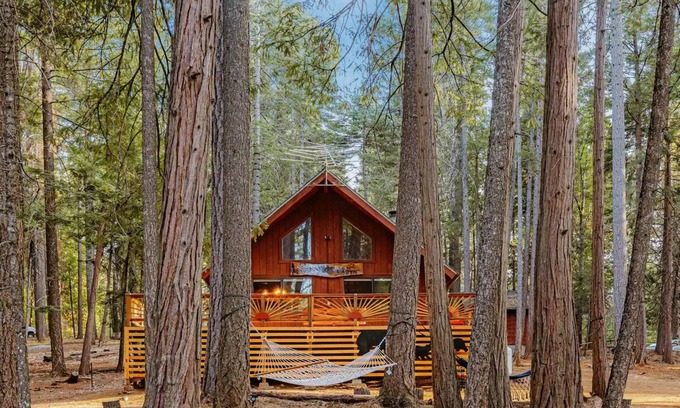 Shingletown Ski Chalet | NEW - Lassen Tree Cabin with Hot Tub