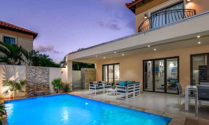 Gold Coast House | *NEW LISTING* - 3BR Luxury Villa with Private Pool