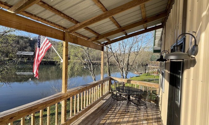 Hardy Cabin | New Listing! Cozy Cabin Riverside Retreat in historic downtown Hardy, AR