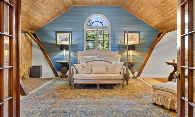 Richmond Apartment | New listing! Dublinshire Farm #3: Stunning grand apt in lovely country barn.