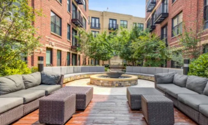 Arlington Apartment | NEW Listing in Arlington, VA close to metro and one FREE parking included