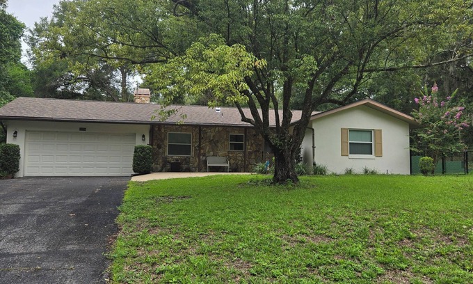 Dunnellon House | New listing Pet friendly remodeled home offering private Rainbow River access
