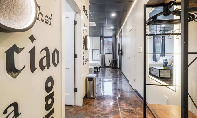 North Oakland Apartment | *New* Loft 3 min to Local hospitals Sleeps 4