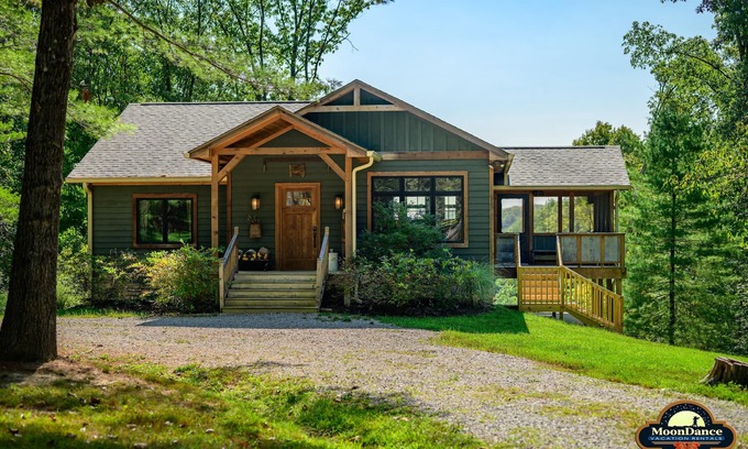 Gnaw Bone Cabin | New log cabin on 52 acres, pet-friendly!
