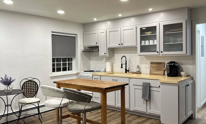 Ephrata Apartment | New! Lux 1BR APT at Square in Downtown Ephrata with WiFi, Mini Splits