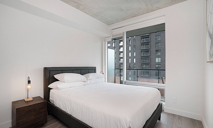 Quartier des Spectacles Apartment | New Luxury Unit in Heart of MTL 701 | Metro access