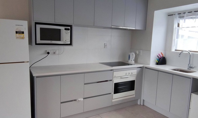Auckland Apartment | New Lynn 10 mins to Trains and Buses
