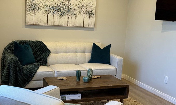 Talmadge Apartment | New Modern 1 Bedroom Casita in Unique Kensington