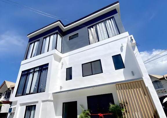 Basak Apartment | NEW Modern Suite near Airport & Beach