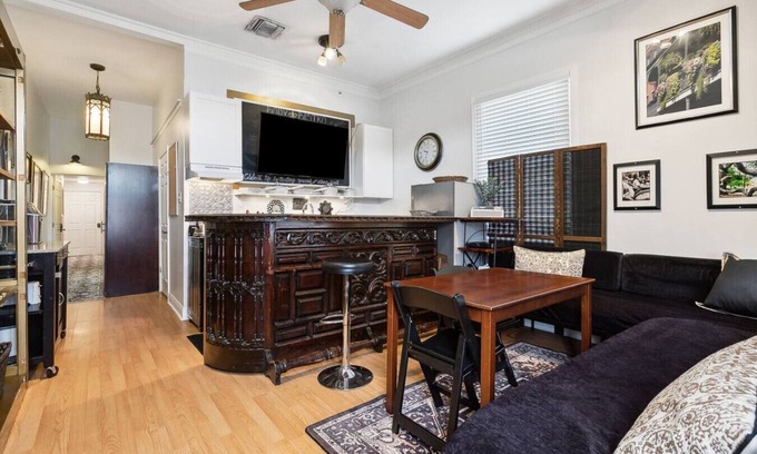 New Orleans Apartment | New Oak St by River, Streetcar, shops & more!
