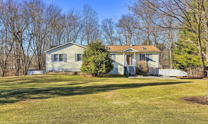 New Paltz Apartment | New Paltz Apt - 11 Mi to Poughkeepsie!