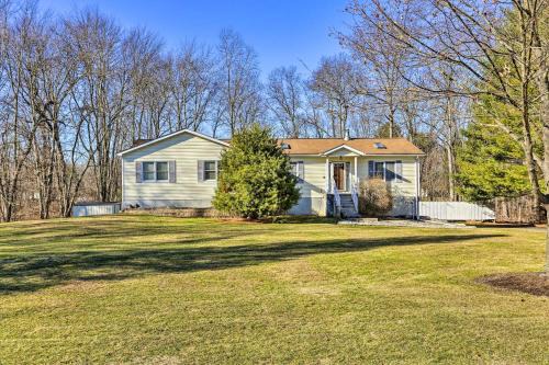 New Paltz Apartment | New Paltz Apt - 11 Mi to Poughkeepsie!