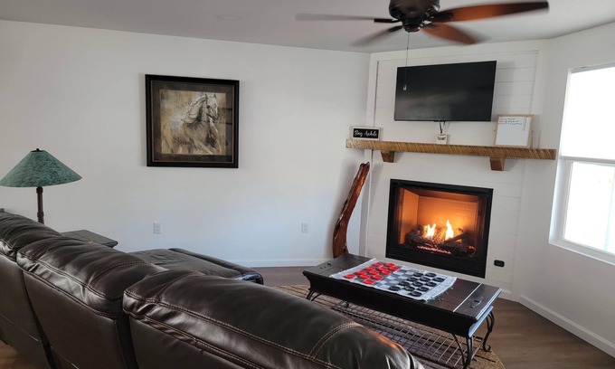 Stewart Cottage | NEW PLACE NEAR TWO BOAT RAMPS KENTUCKY LAKE TENNESSEE RIVER DECK GRILL FIREPLACE