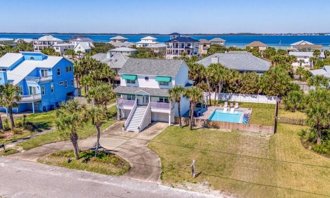 Toilla Segunda House | NEW POOL! Spacious 3 Bdrm + Loft, 2 Bath Gulf view, pet friendly home!