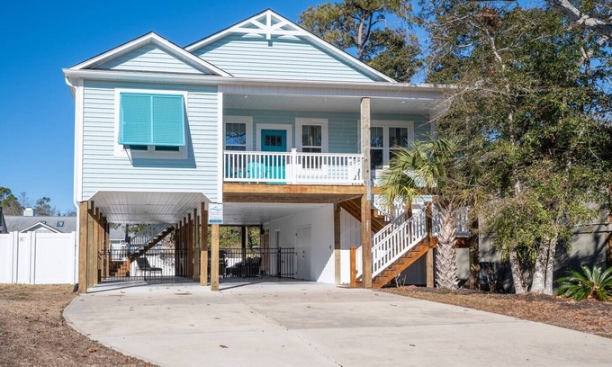 St. James House | NEW Property- Pet Friendly Private Home with Fenced Yard-20% off through 8/16