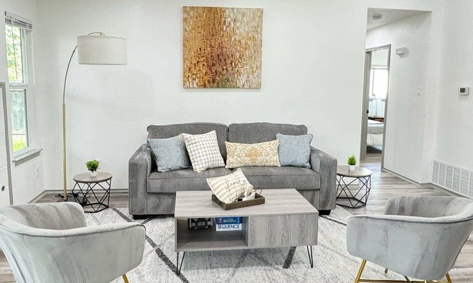 Anderson Mill West House | New Relax Modern Luxury 3BR2Bath Home Sleeps 10, close to Lake Travis and Domain