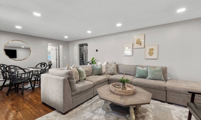 Shelby Township Apartment | NEW! Relaxing & Peaceful 2 BR FLAT | Top Location