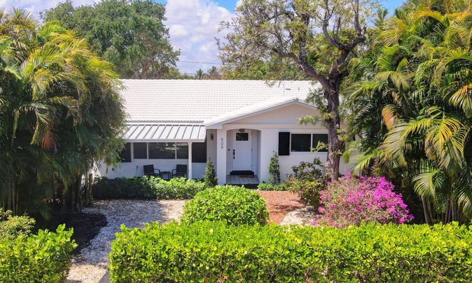 Parrot Cove House | new remodeled attractive home 5 minutes from the beach. close to the golf course