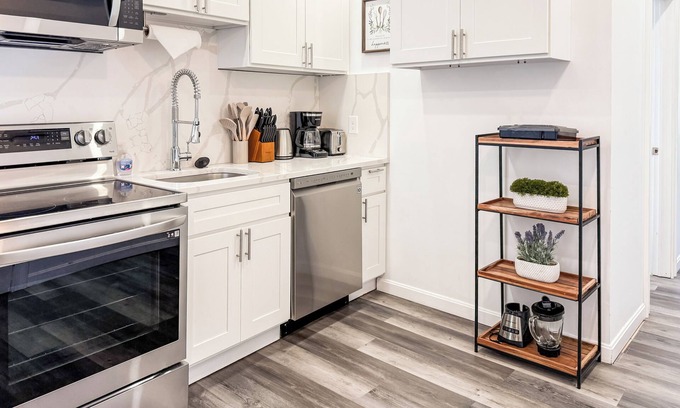 South Boston Apartment | New Reno! 3 Beds, in unit Washer & Dryer, Southie!