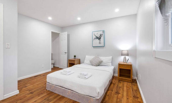 Winnipeg House | New Renovated Home With Jacuzzi