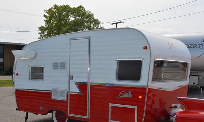 Millersview House | New Reproduction of 1962 Airflyte in Lakeside Vineyard