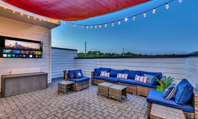 Haynes Area House | New Rooftop With City Views Game Room DT Nash