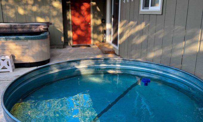 Oak Grove House | New Soaking Pool! Hot Tub and Ping Pong! Cozy 3 bedroom home.