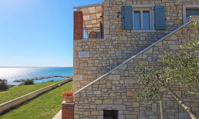 Rtina Apartment | New stone house near the beach with fantastic sea view